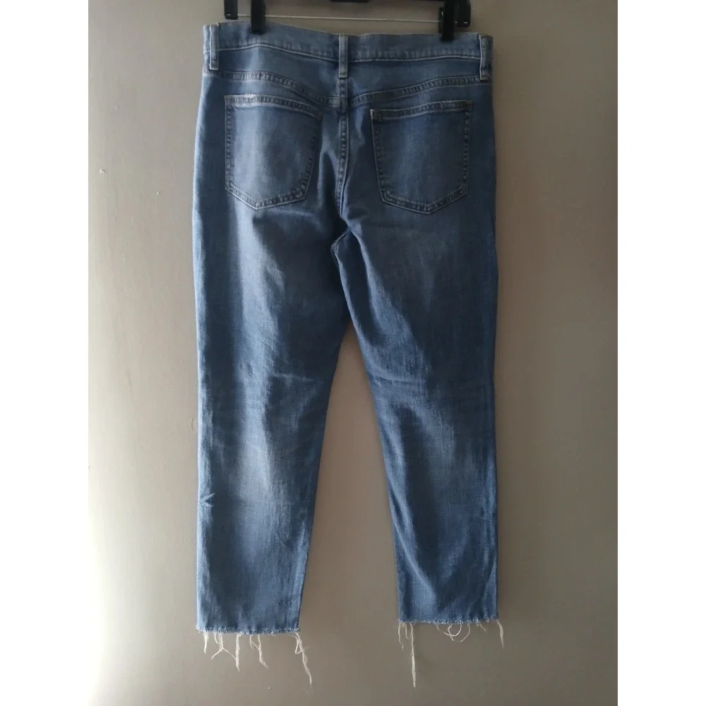 GAP Girlfriend Jeans Womens 8/29 Medium Wash Distressed Raw Hem Denim Blue